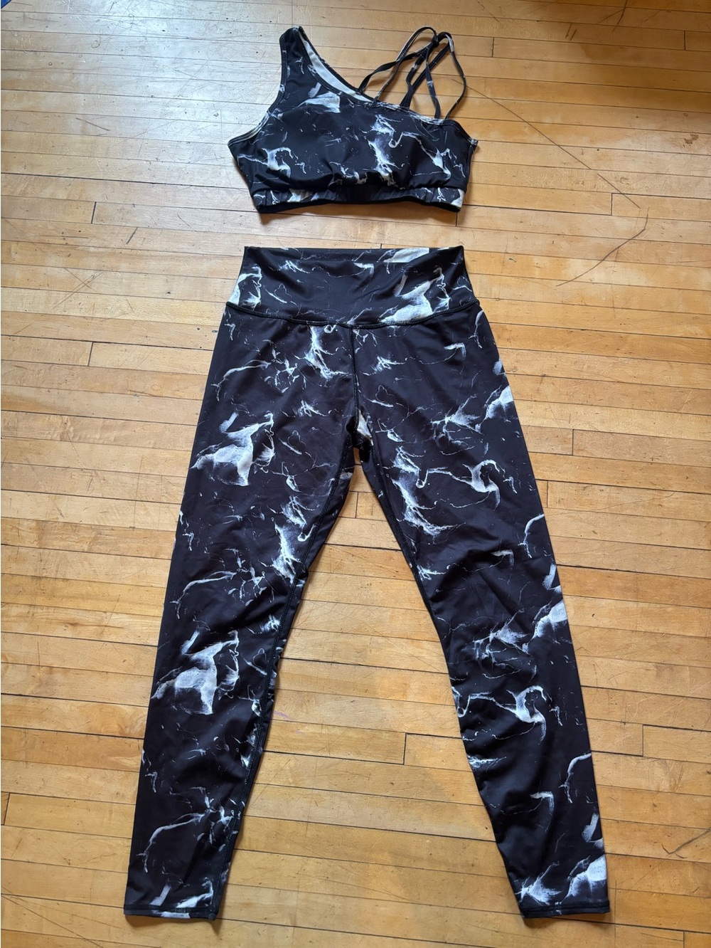 SHEIN Black & White Marble Print High-Waist Leggings with Strappy Sports Bra
